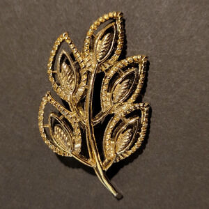 Vintage Gerry's Gold Tone Textured Leaf Brooch Pin Signed Mid-Century Modern